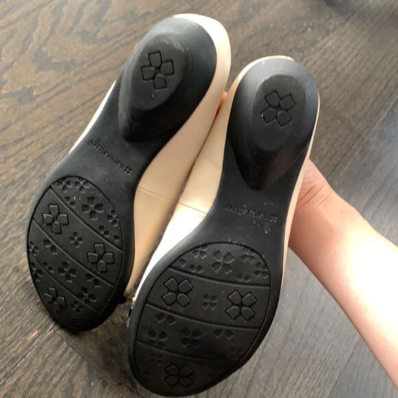 Naturalizer N5 Comfort Flat Shoes - Picture 6 of 9